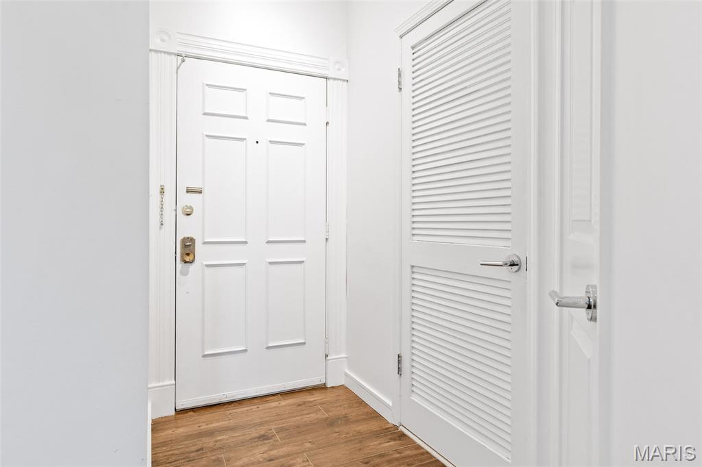 4570 Laclede Avenue Unit: 301