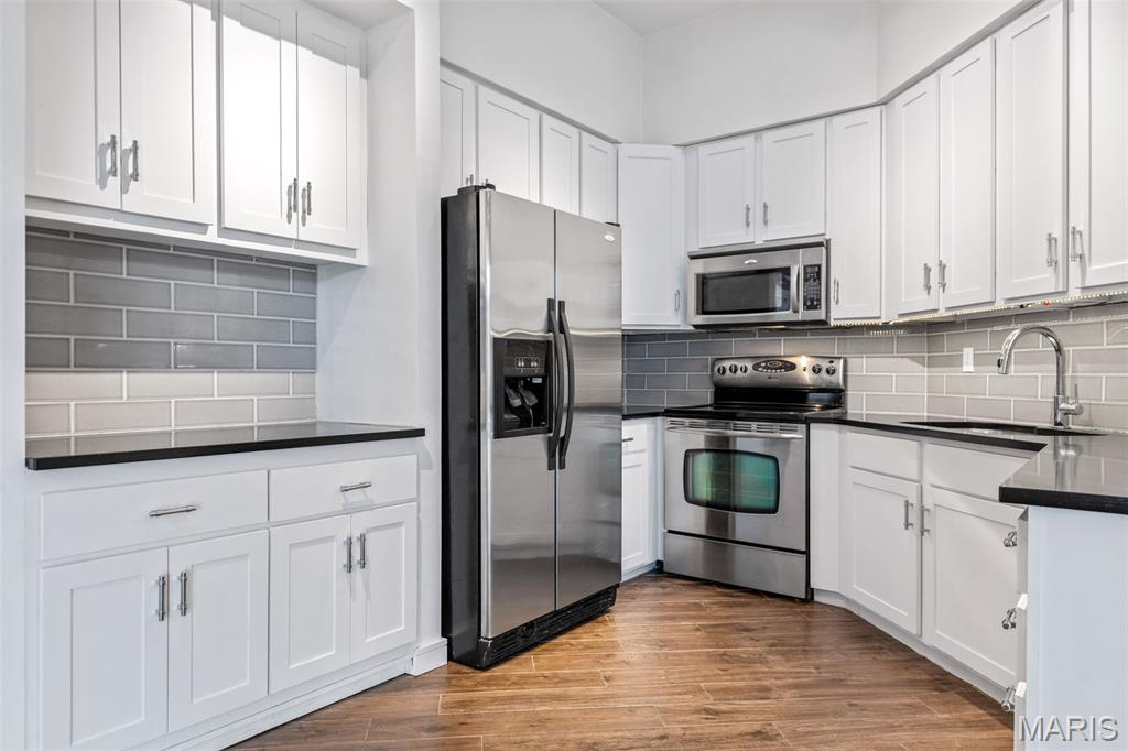4570 Laclede Avenue Unit: 301