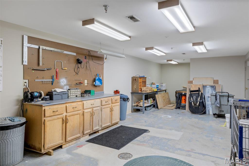 4570 Laclede Avenue Unit: 301