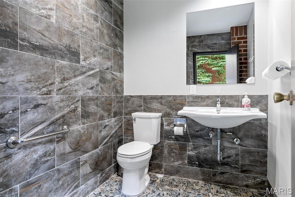 4570 Laclede Avenue Unit: 301