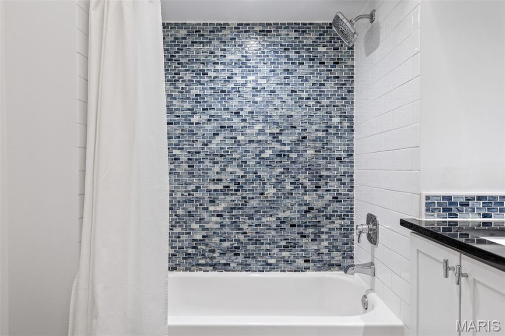 4570 Laclede Avenue Unit: 301