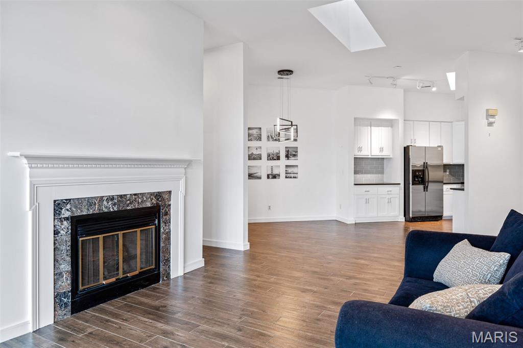 4570 Laclede Avenue Unit: 301