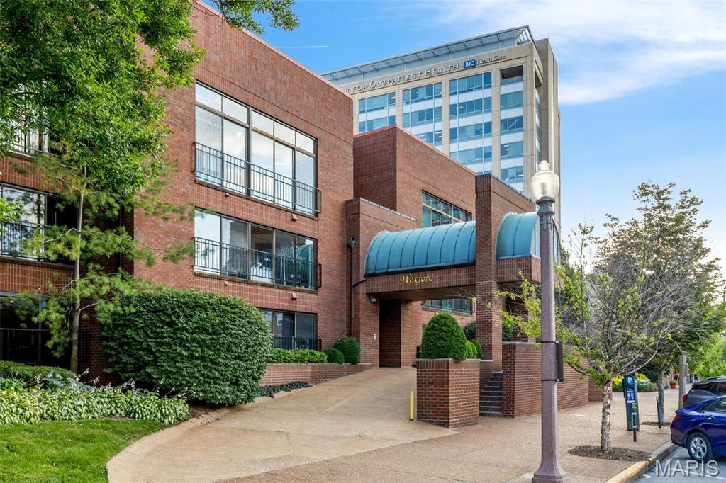 4570 Laclede Avenue Unit: 301
