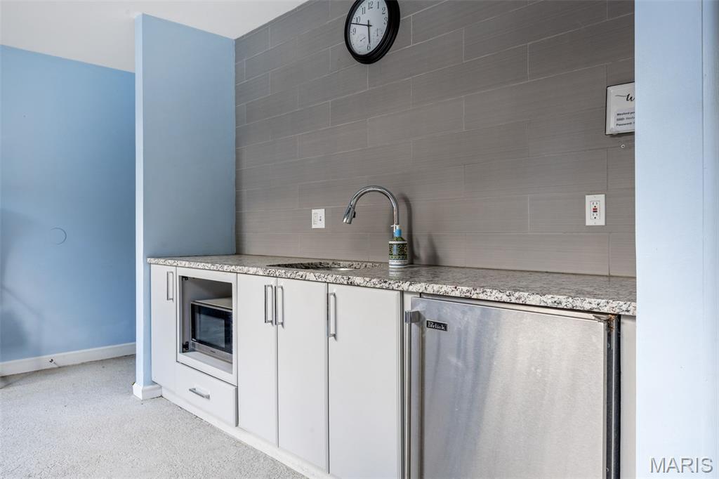 4570 Laclede Avenue Unit: 301