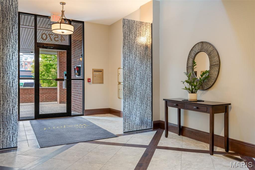 4570 Laclede Avenue Unit: 301