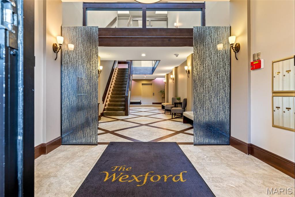 4570 Laclede Avenue Unit: 301