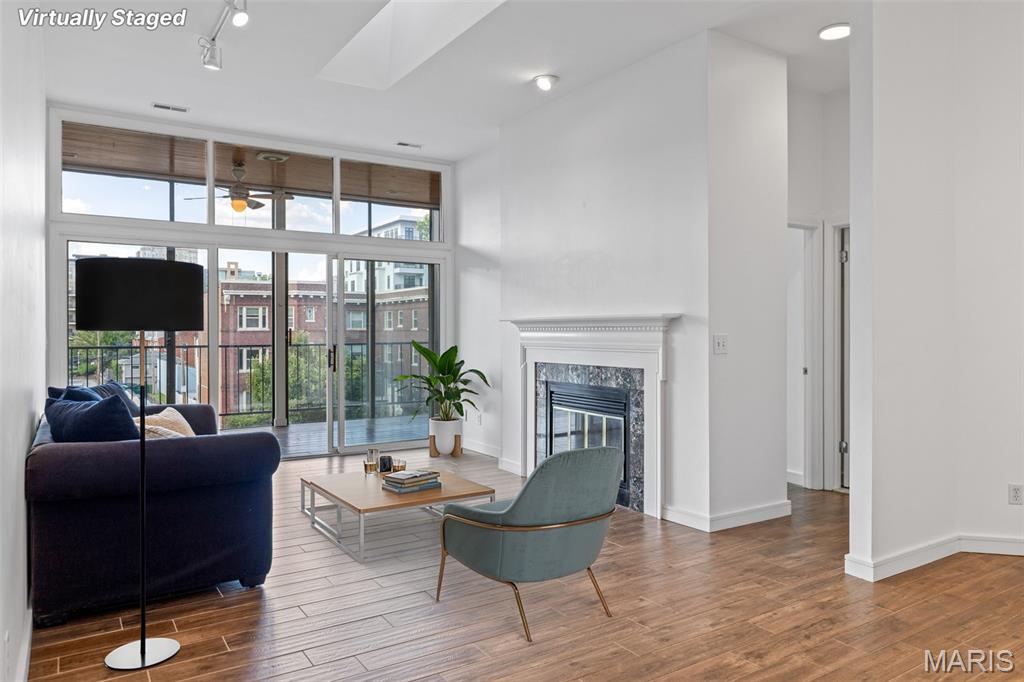 4570 Laclede Avenue Unit: 301