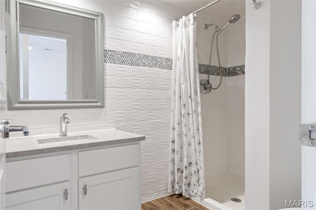 4570 Laclede Avenue Unit: 301