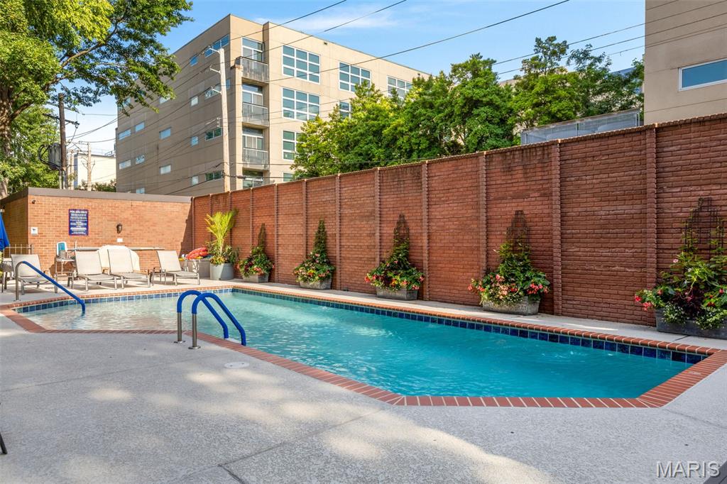 4570 Laclede Avenue Unit: 301