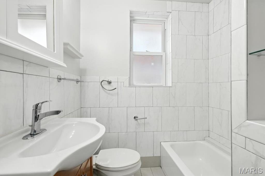 6312 Southwood Avenue Unit: 1W