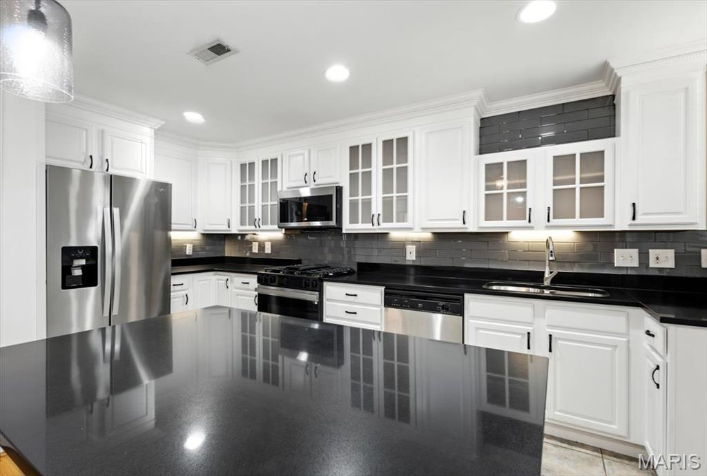 6312 Southwood Avenue Unit: 1W