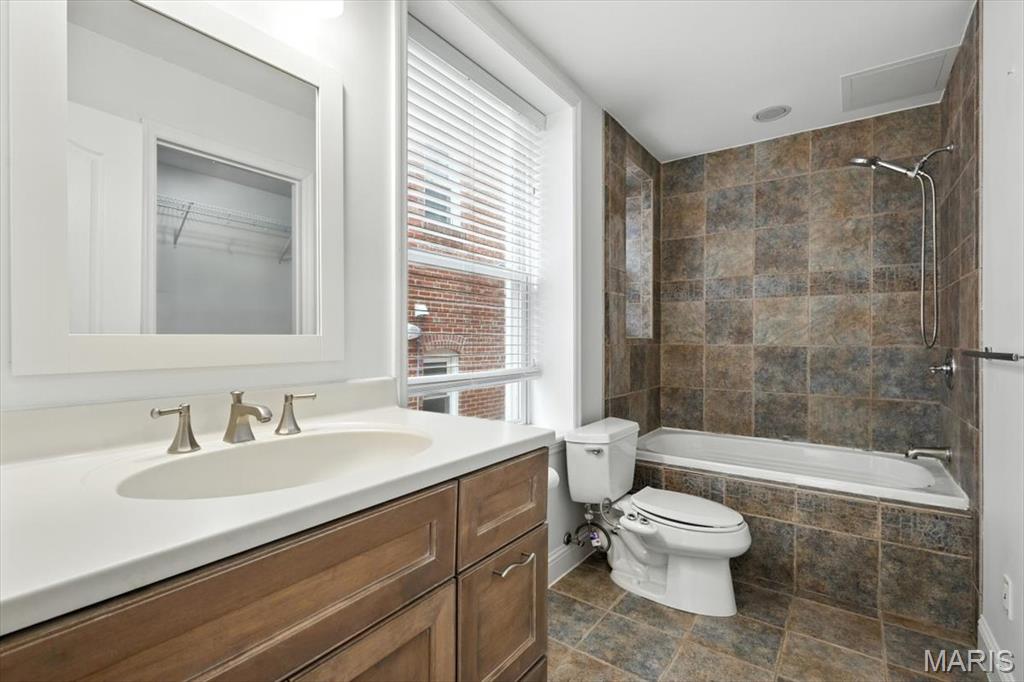 6312 Southwood Avenue Unit: 1W