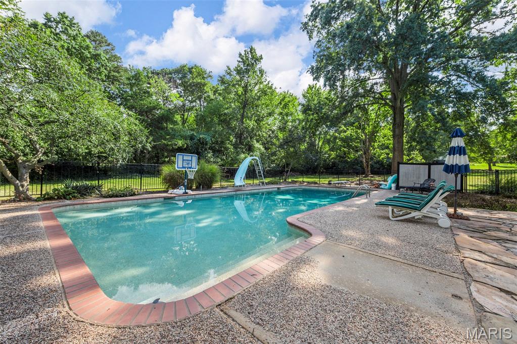 10 Westfield Lane