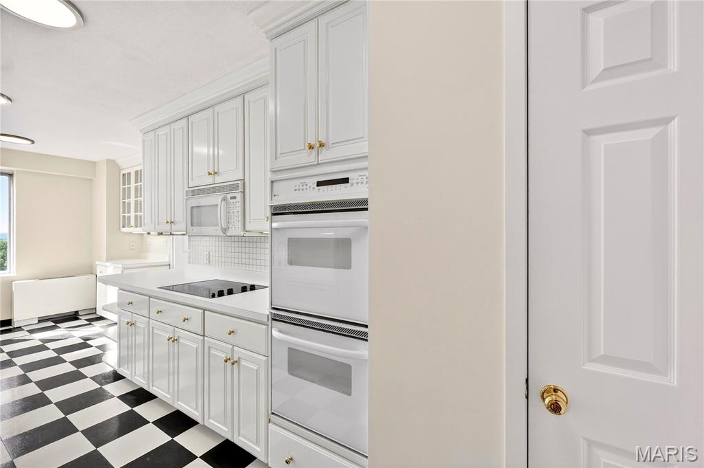 900 S Hanley Road Unit: 12A