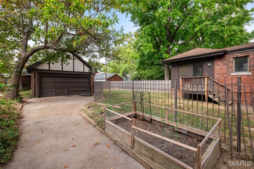 739 Radcliffe Avenue