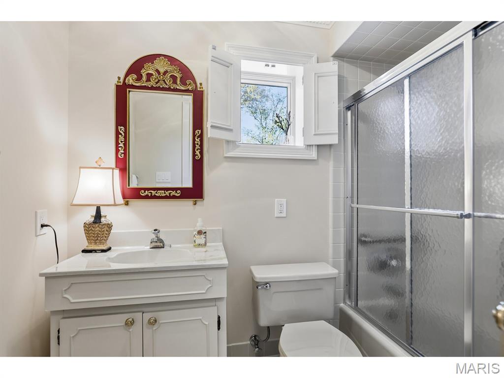 11 Chatfield Place Road