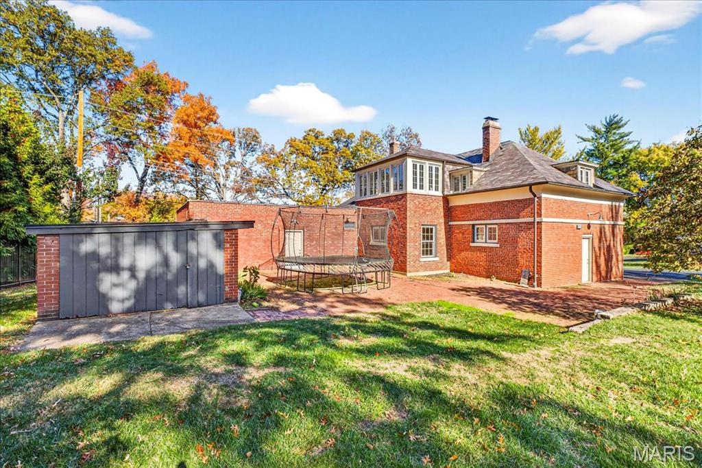 12 E Brentmoor Park
