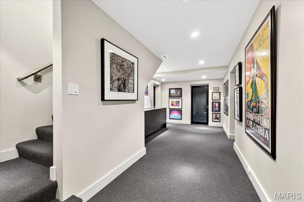 12 E Brentmoor Park