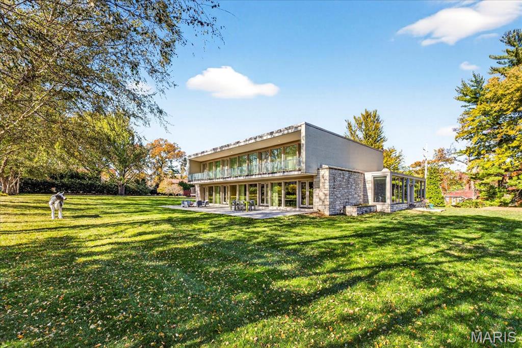 12 E Brentmoor Park