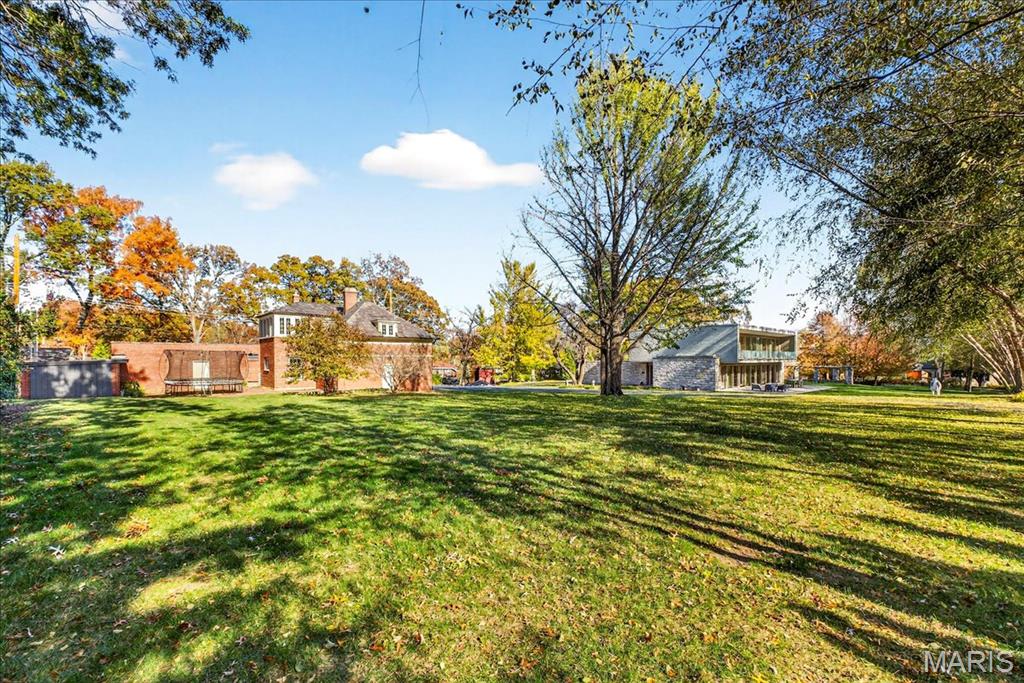 12 E Brentmoor Park