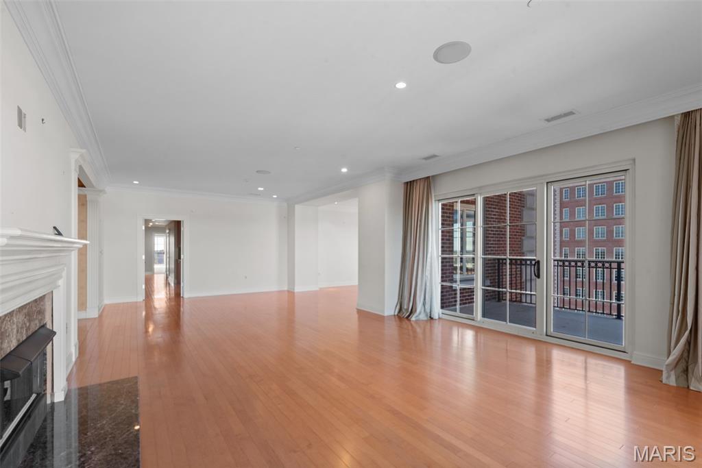 150 Carondelet Plaza Unit: 1201