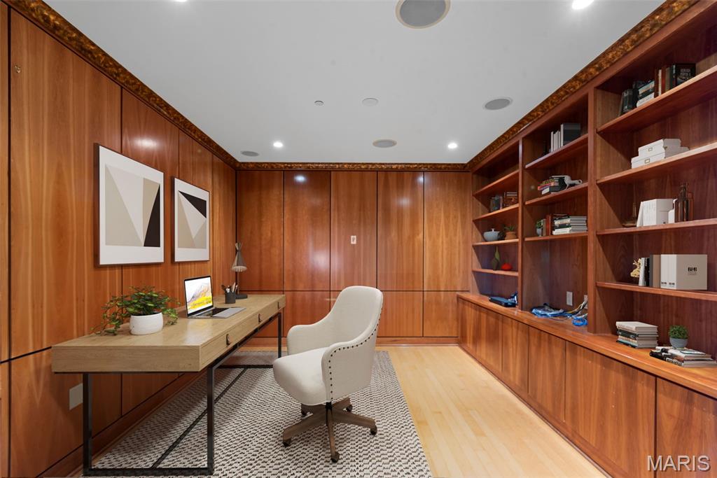 150 Carondelet Plaza Unit: 1201