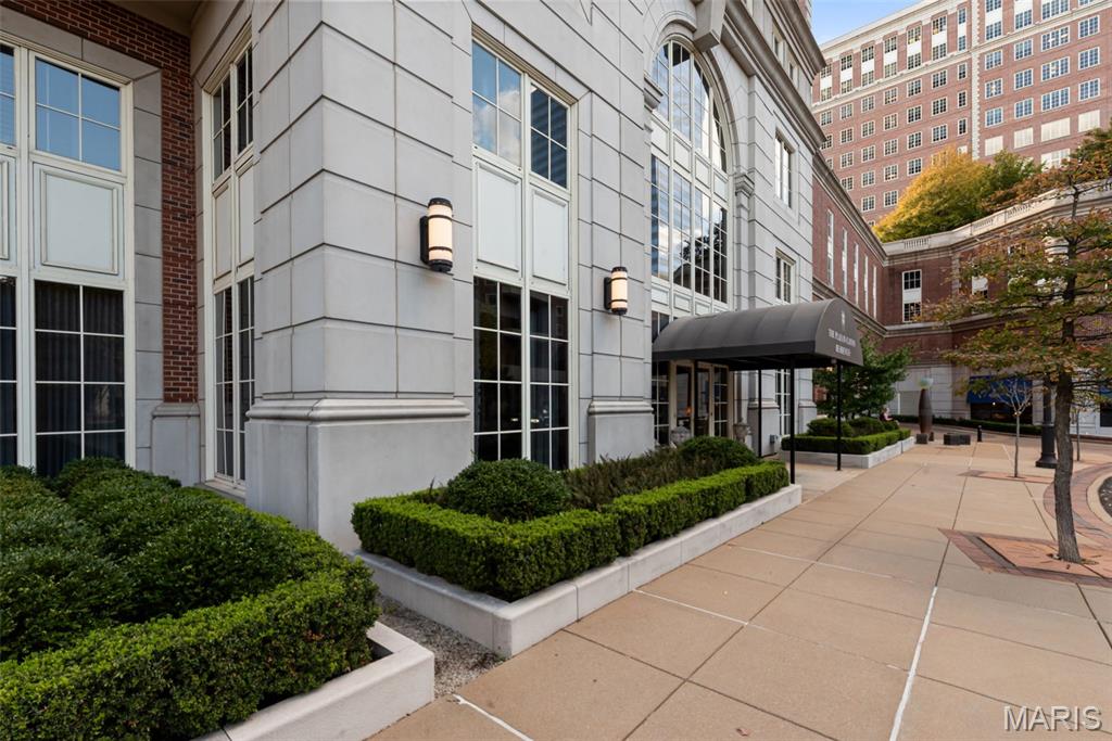 150 Carondelet Plaza Unit: 1201