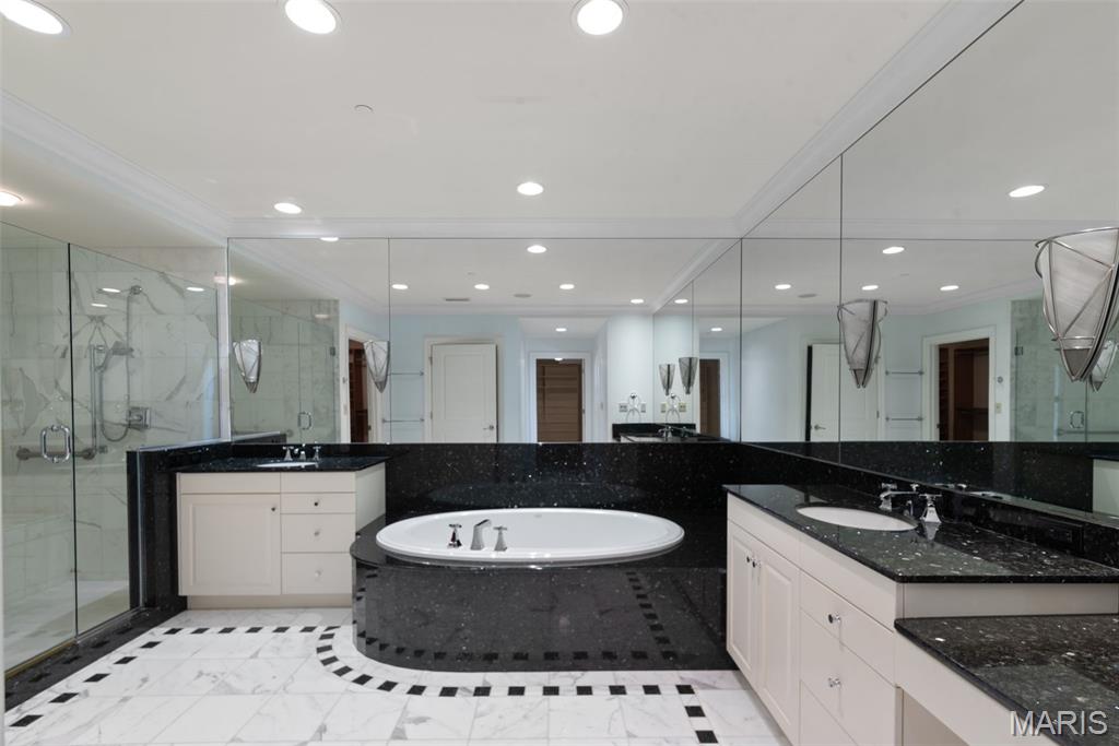 150 Carondelet Plaza Unit: 1201