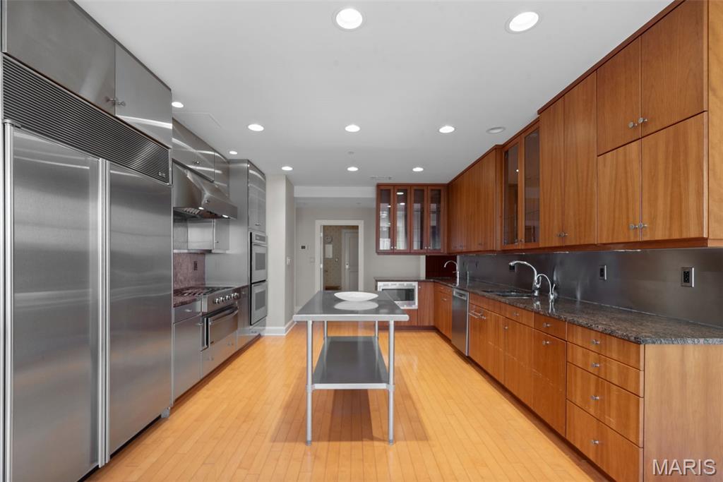 150 Carondelet Plaza Unit: 1201