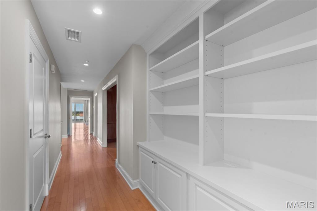 150 Carondelet Plaza Unit: 1201