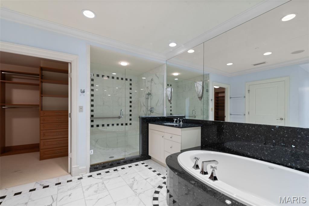 150 Carondelet Plaza Unit: 1201