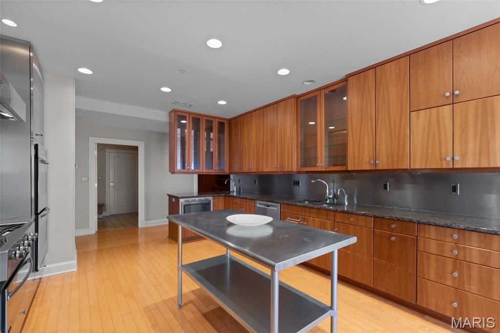 150 Carondelet Plaza Unit: 1201