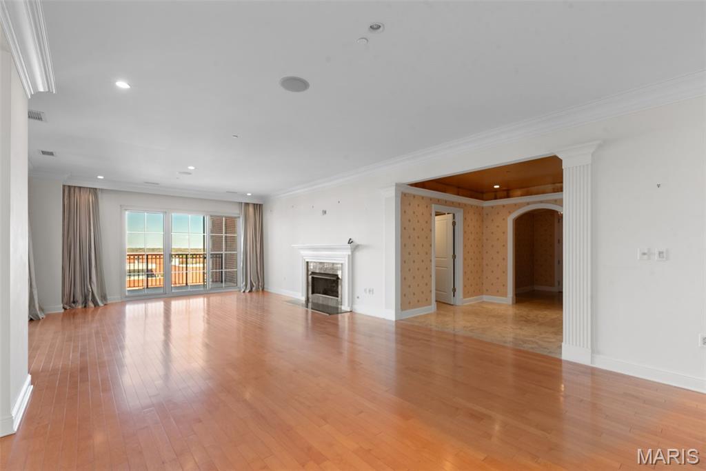 150 Carondelet Plaza Unit: 1201