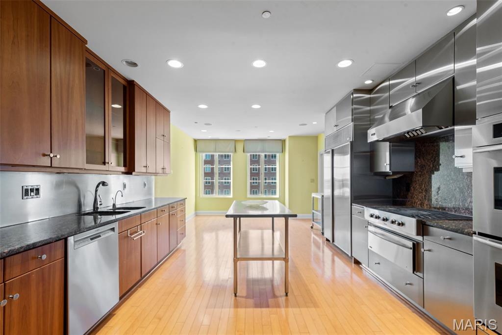 150 Carondelet Plaza Unit: 1201