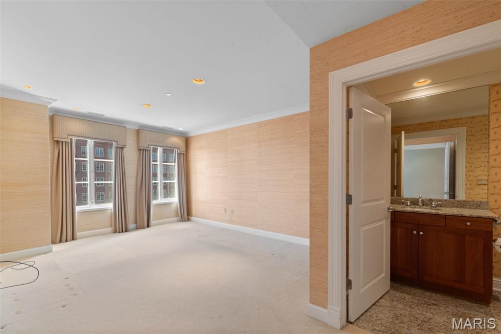 150 Carondelet Plaza Unit: 1201