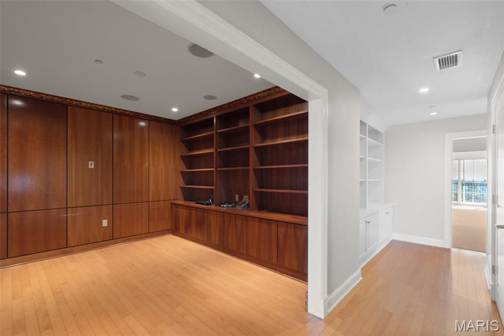 150 Carondelet Plaza Unit: 1201