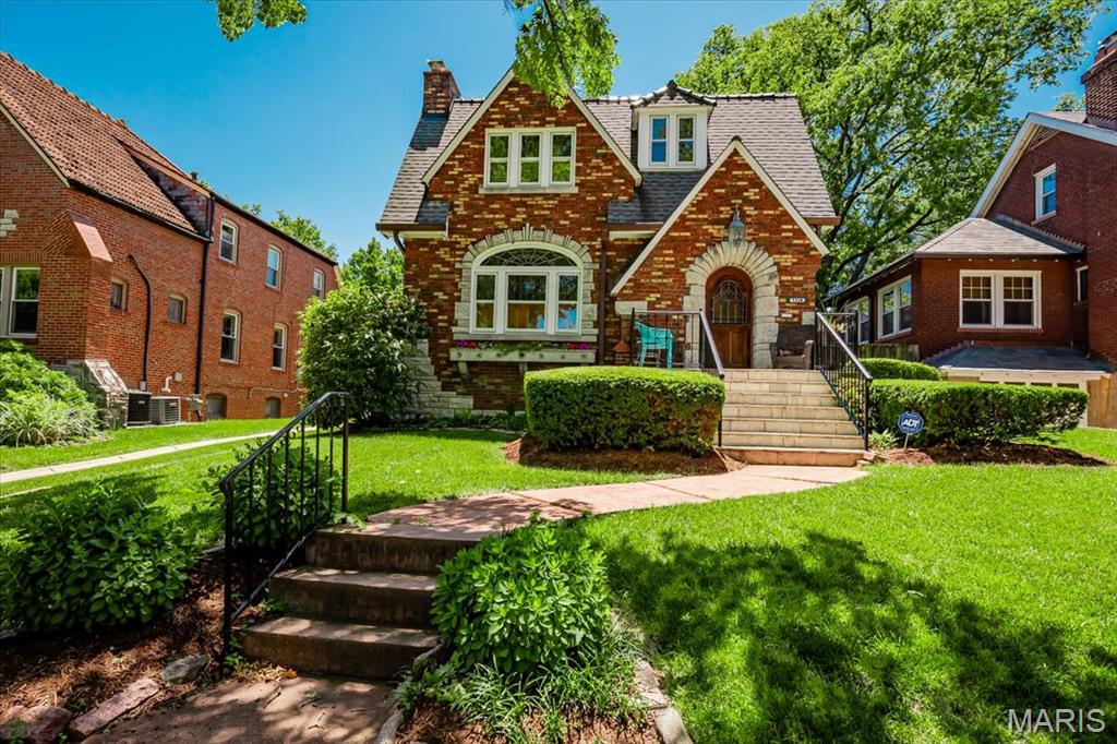 7330 Stanford Avenue