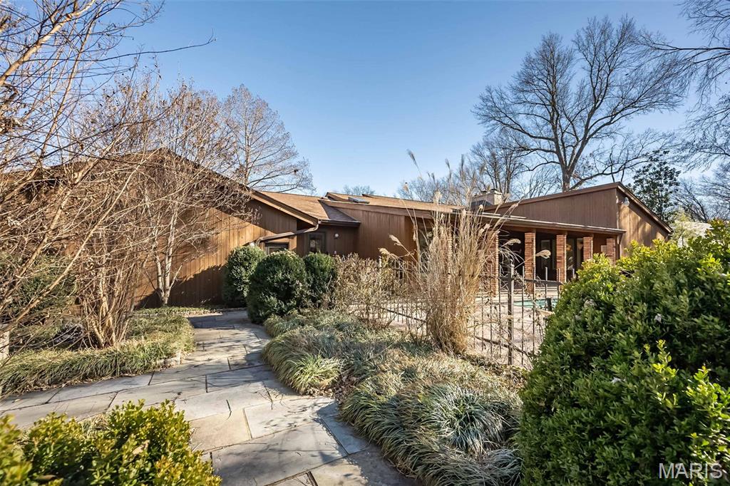 1673 Frontenac Woods Lane