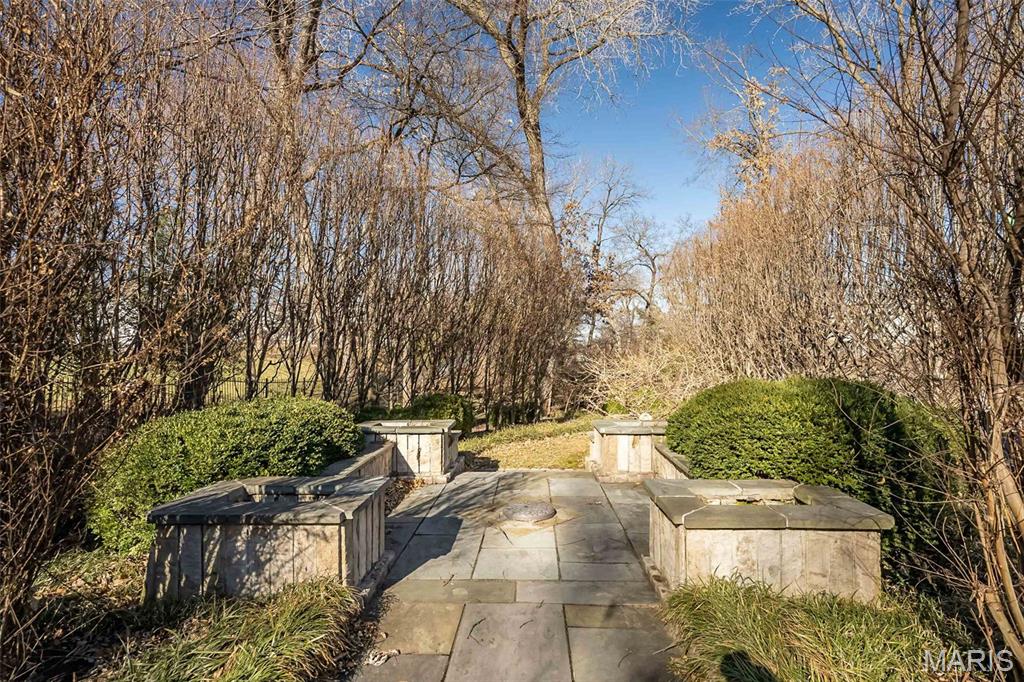 1673 Frontenac Woods Lane