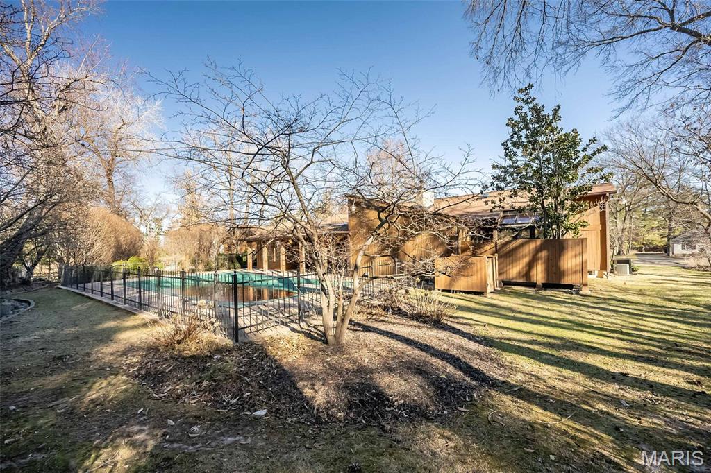 1673 Frontenac Woods Lane