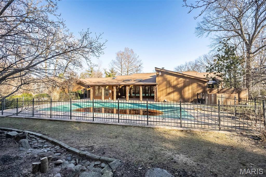 1673 Frontenac Woods Lane