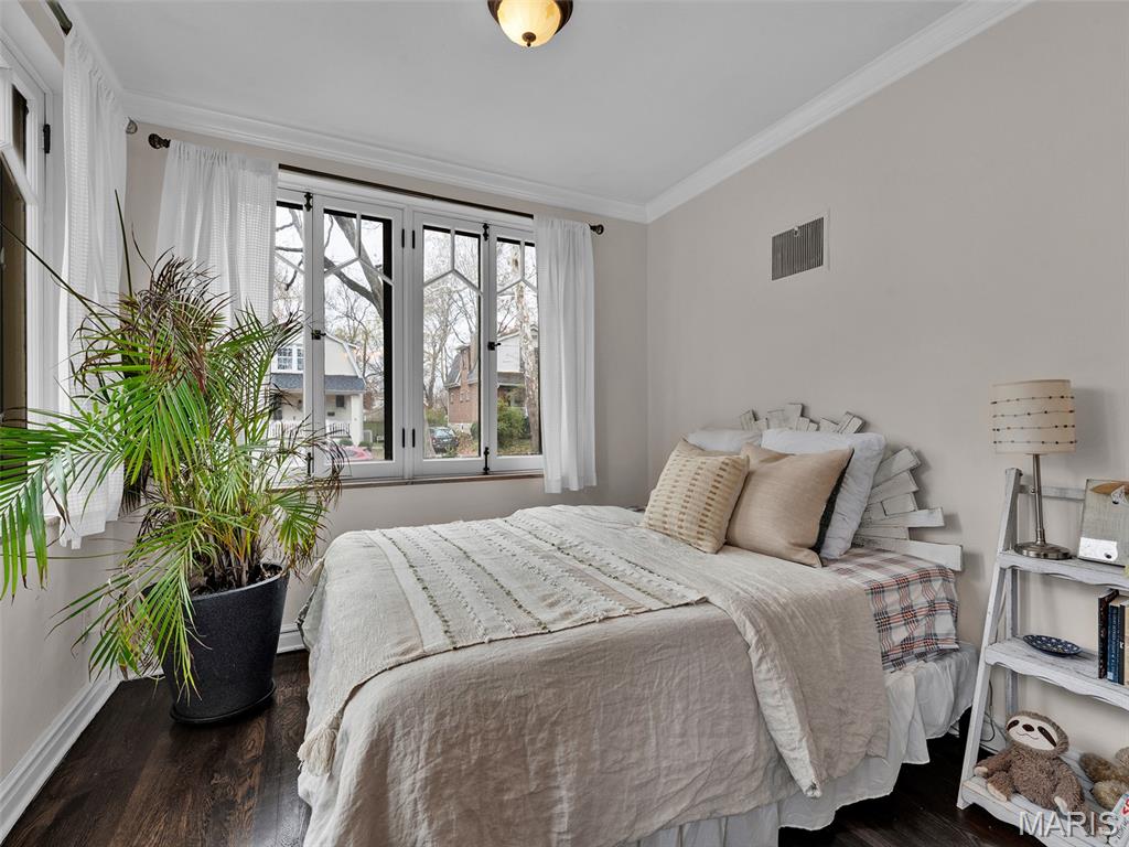 7217 Shaftesbury Avenue