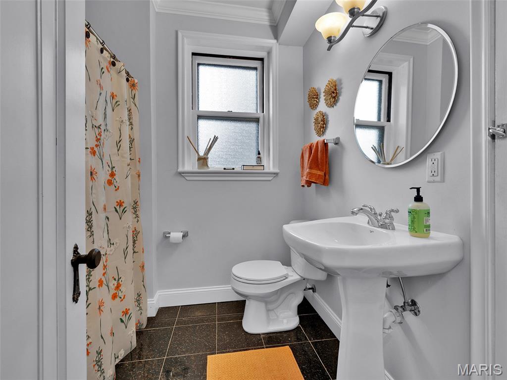 7217 Shaftesbury Avenue