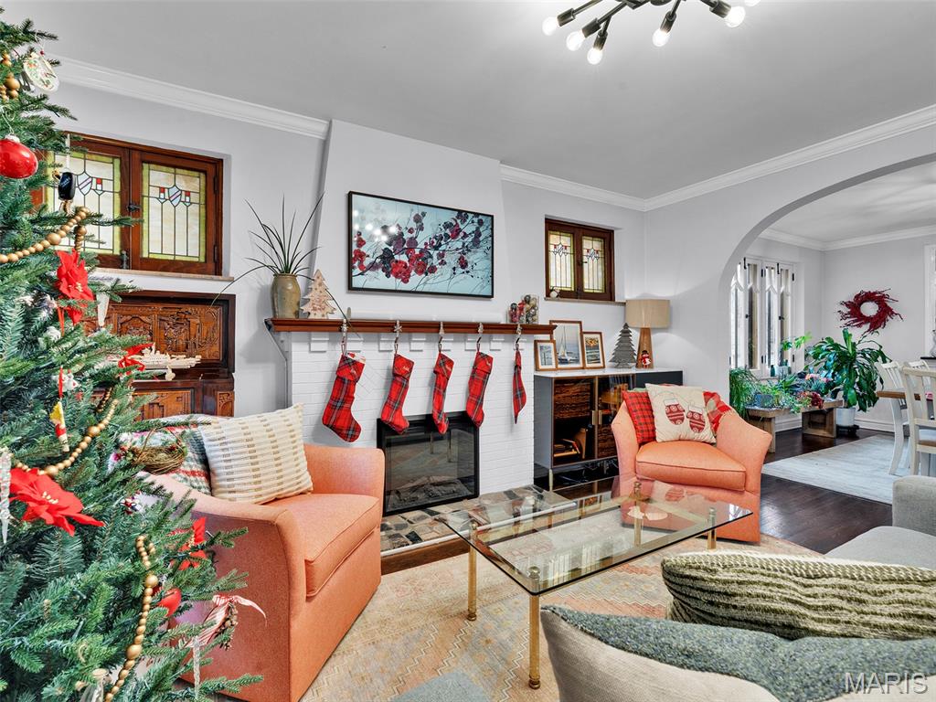 7217 Shaftesbury Avenue