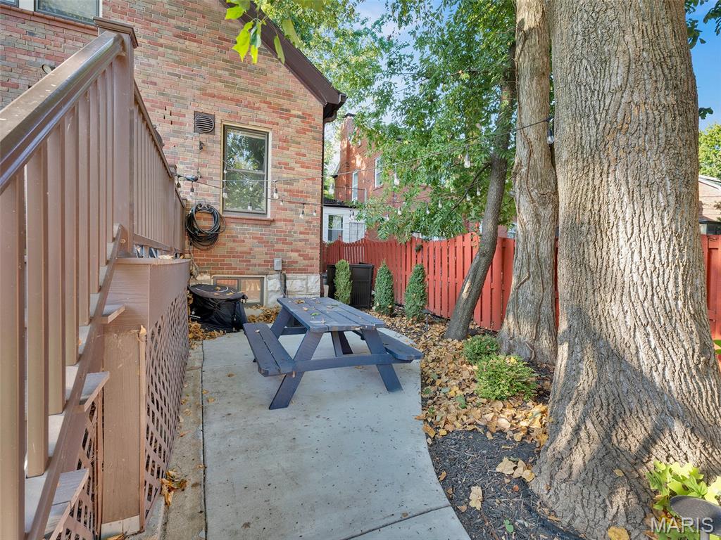 7217 Shaftesbury Avenue