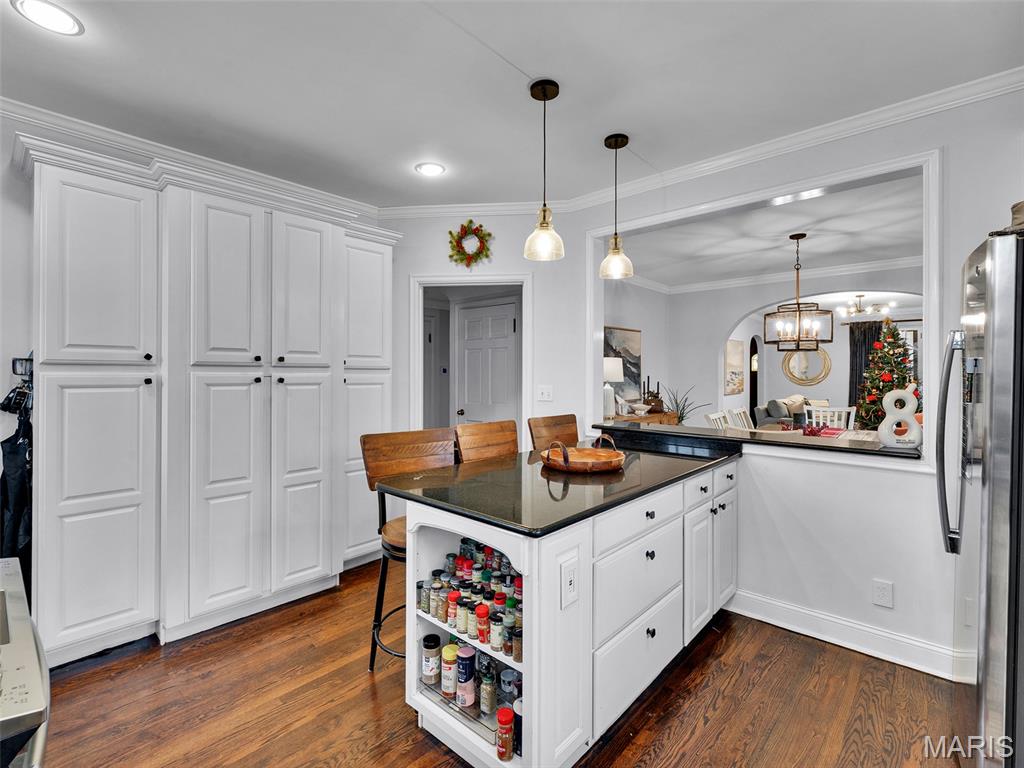 7217 Shaftesbury Avenue