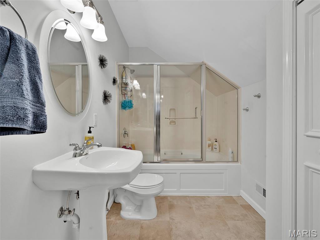 7217 Shaftesbury Avenue