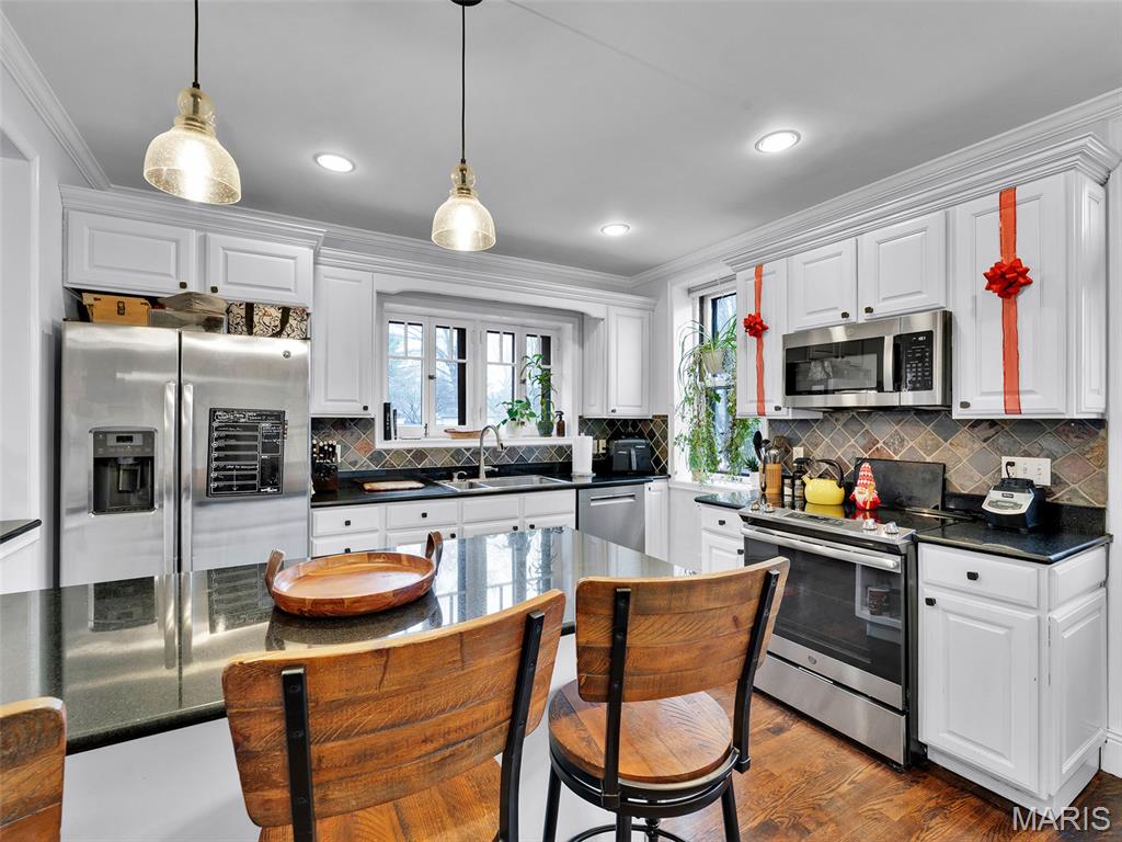 7217 Shaftesbury Avenue