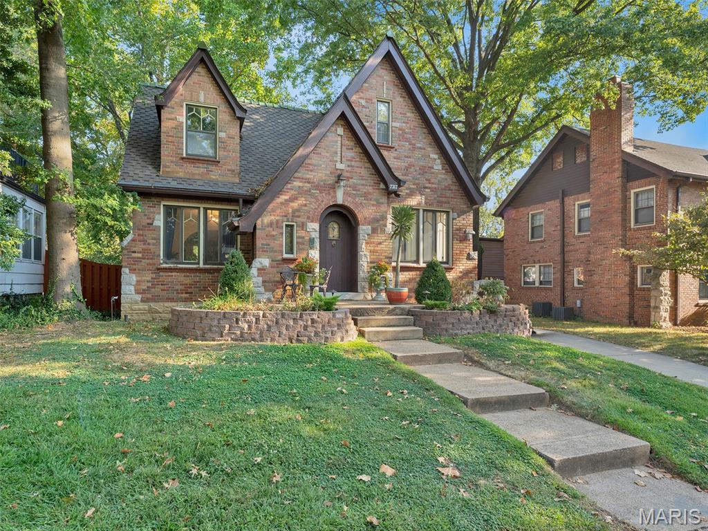 7217 Shaftesbury Avenue