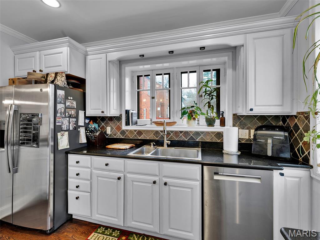 7217 Shaftesbury Avenue